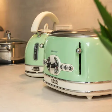 Hinterhof-juwel Mit Kueche Und Smart-tv *