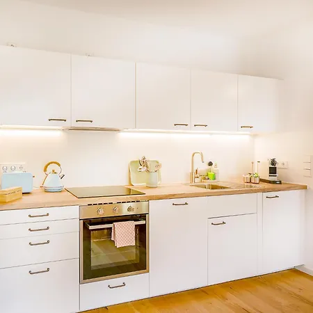 Hinterhof-juwel Mit Küche Und Smart-tv