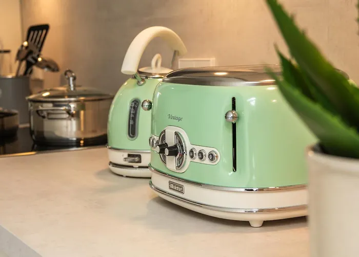 Hinterhof-juwel Mit Kueche Und Smart-tv *